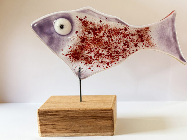 Fisch auf Holzständer